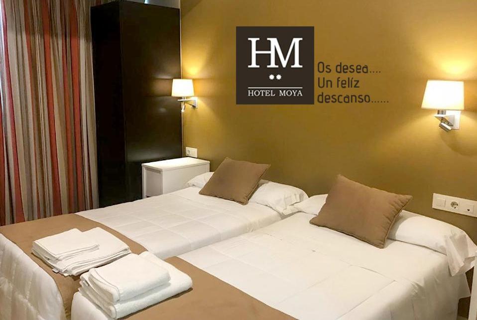 Hotel Moya Navalmoral De La Mata Exterior photo